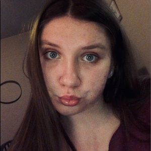 Meet your Posher, Claudia